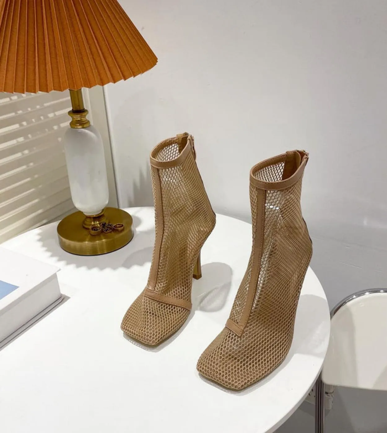 2022 Estate Nuove Donne Stivali Moda Punta Quadrata Hollow Maglia Della Chiusura Lampo Stiletto Stivaletti Sandali Discoteca Ban