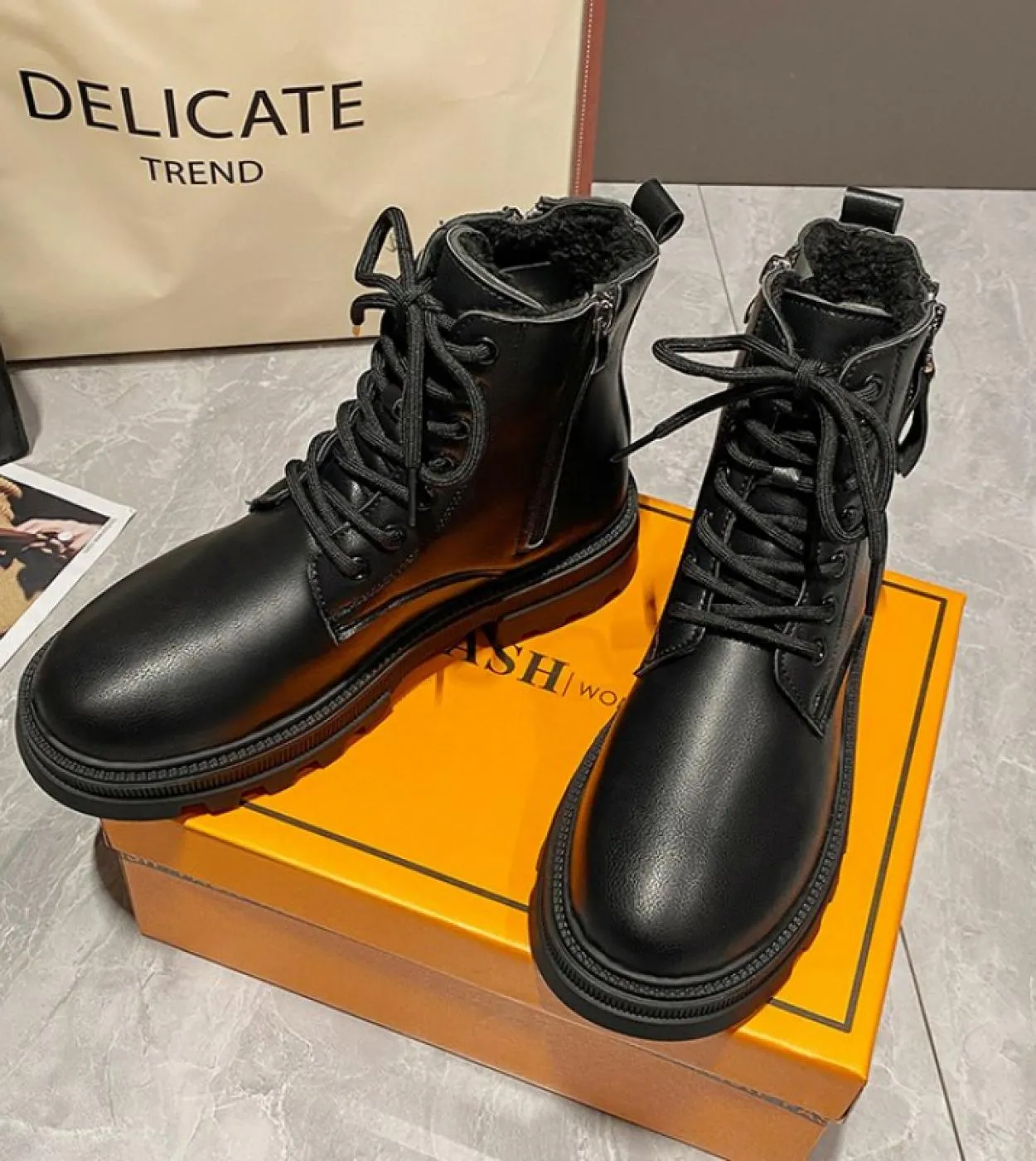 2022 nuovi stivali Martin autunno inverno piattaforma donna stivaletti neri per donna scarpe stile britannico peluche corte Zip