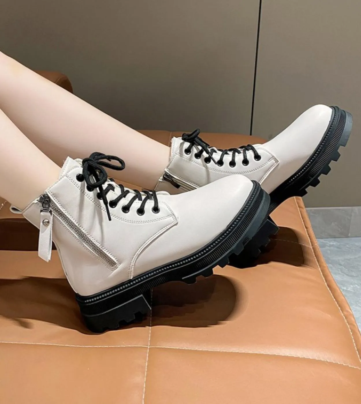 2022 nuovi stivali Martin autunno inverno piattaforma donna stivaletti neri per donna scarpe stile britannico peluche corte Zip