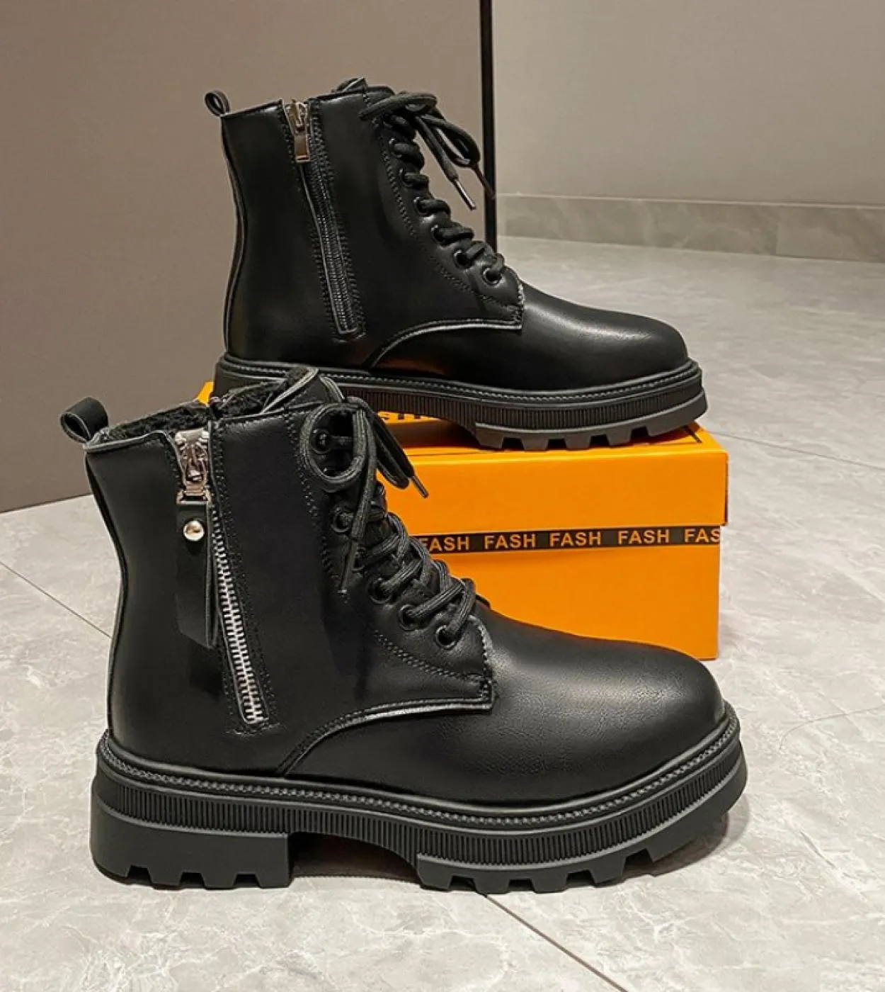 2022 nuovi stivali Martin autunno inverno piattaforma donna stivaletti neri per donna scarpe stile britannico peluche corte Zip