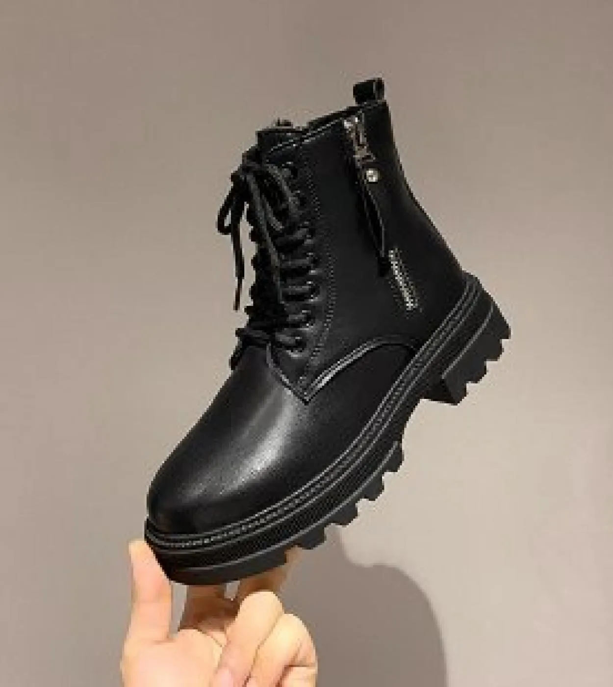 2022 nuovi stivali Martin autunno inverno piattaforma donna stivaletti neri per donna scarpe stile britannico peluche corte Zip