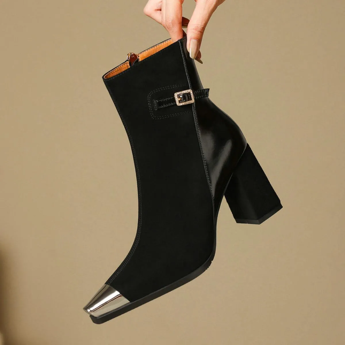 2024 Stivaletti da donna Autunno Inverno Vera pelle Tacchi alti spessi Scarpe Donna Stivali elasticizzati da lavoro casual