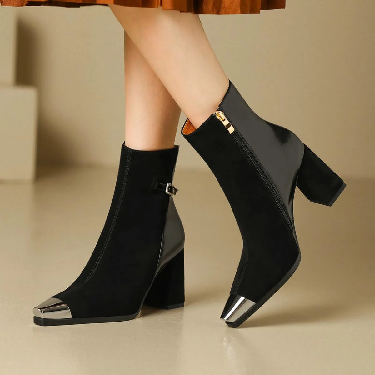 2024 Stivaletti da donna Autunno Inverno Vera pelle Tacchi alti spessi Scarpe Donna Stivali elasticizzati da lavoro casual