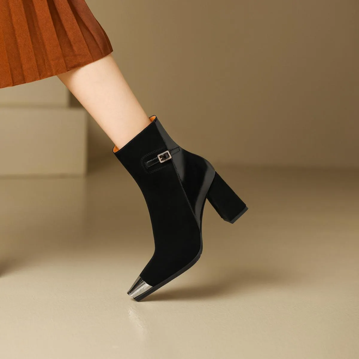 2024 Stivaletti da donna Autunno Inverno Vera pelle Tacchi alti spessi Scarpe Donna Stivali elasticizzati da lavoro casual