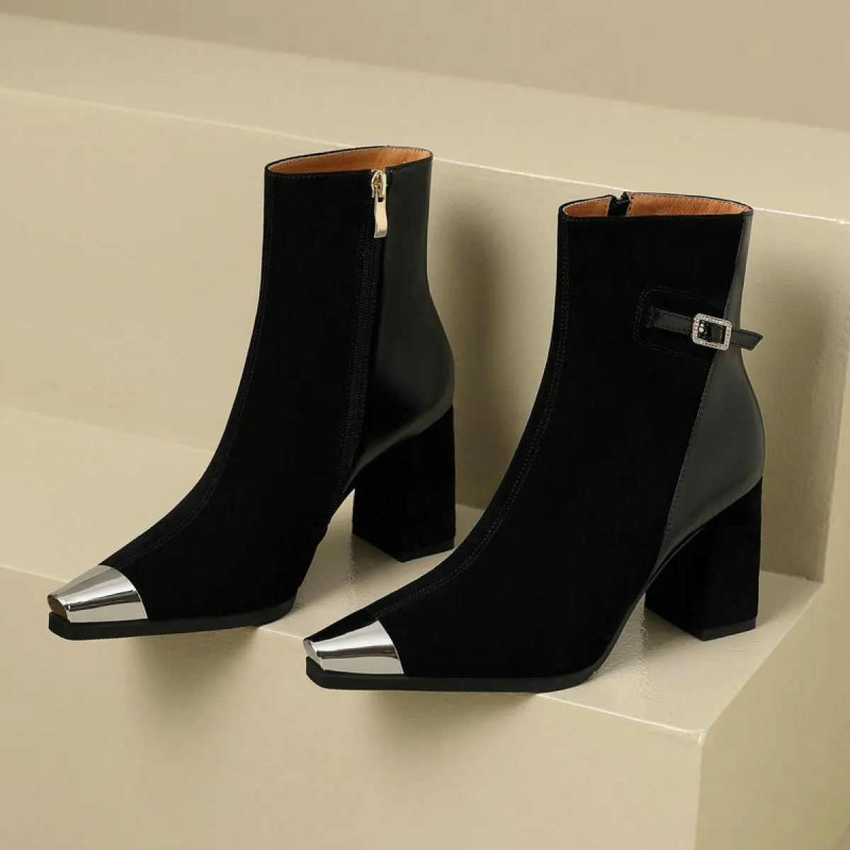 2024 Stivaletti da donna Autunno Inverno Vera pelle Tacchi alti spessi Scarpe Donna Stivali elasticizzati da lavoro casual