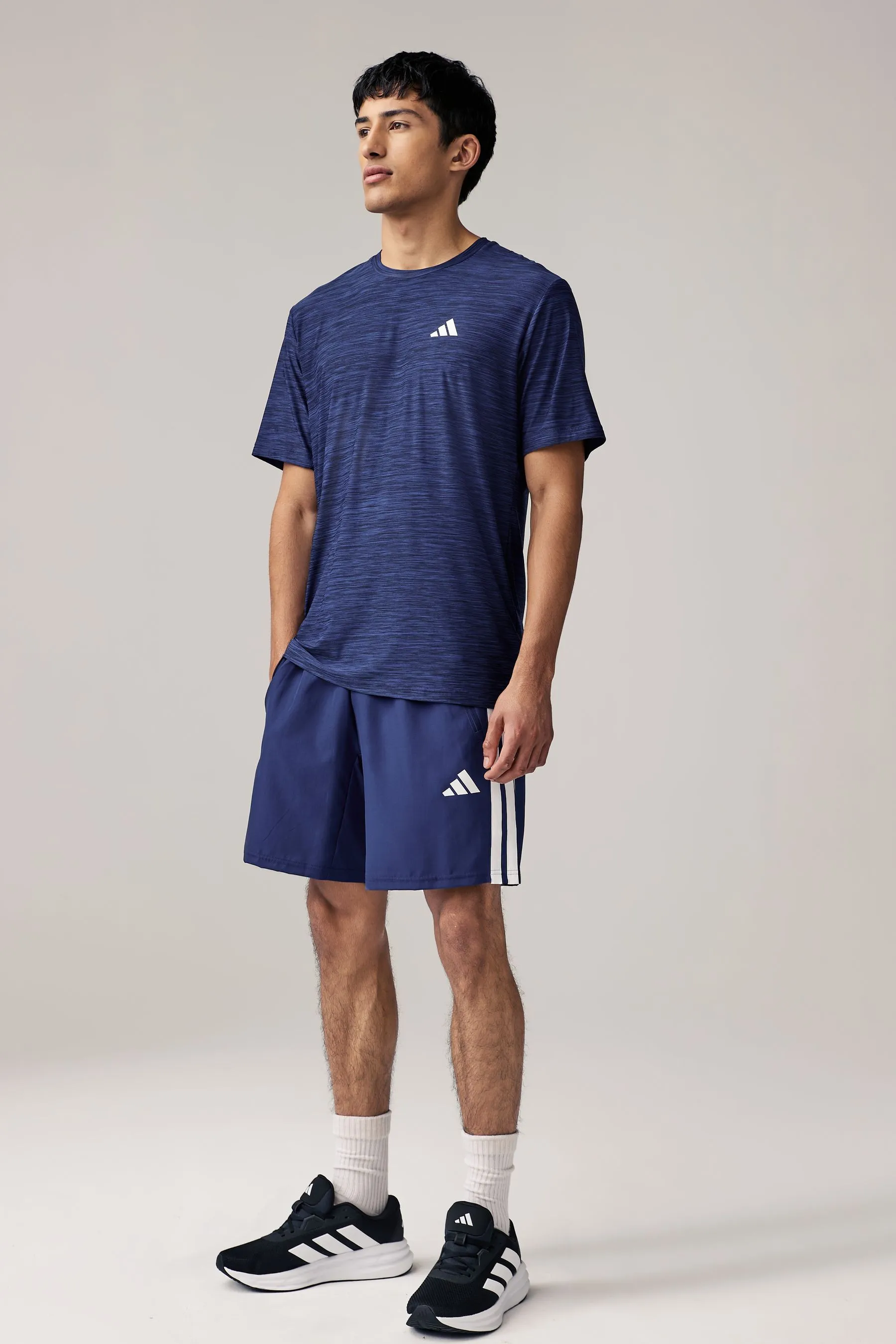 Adidas - Train Must-have - T-shirt elasticizzata per l'allenamento    