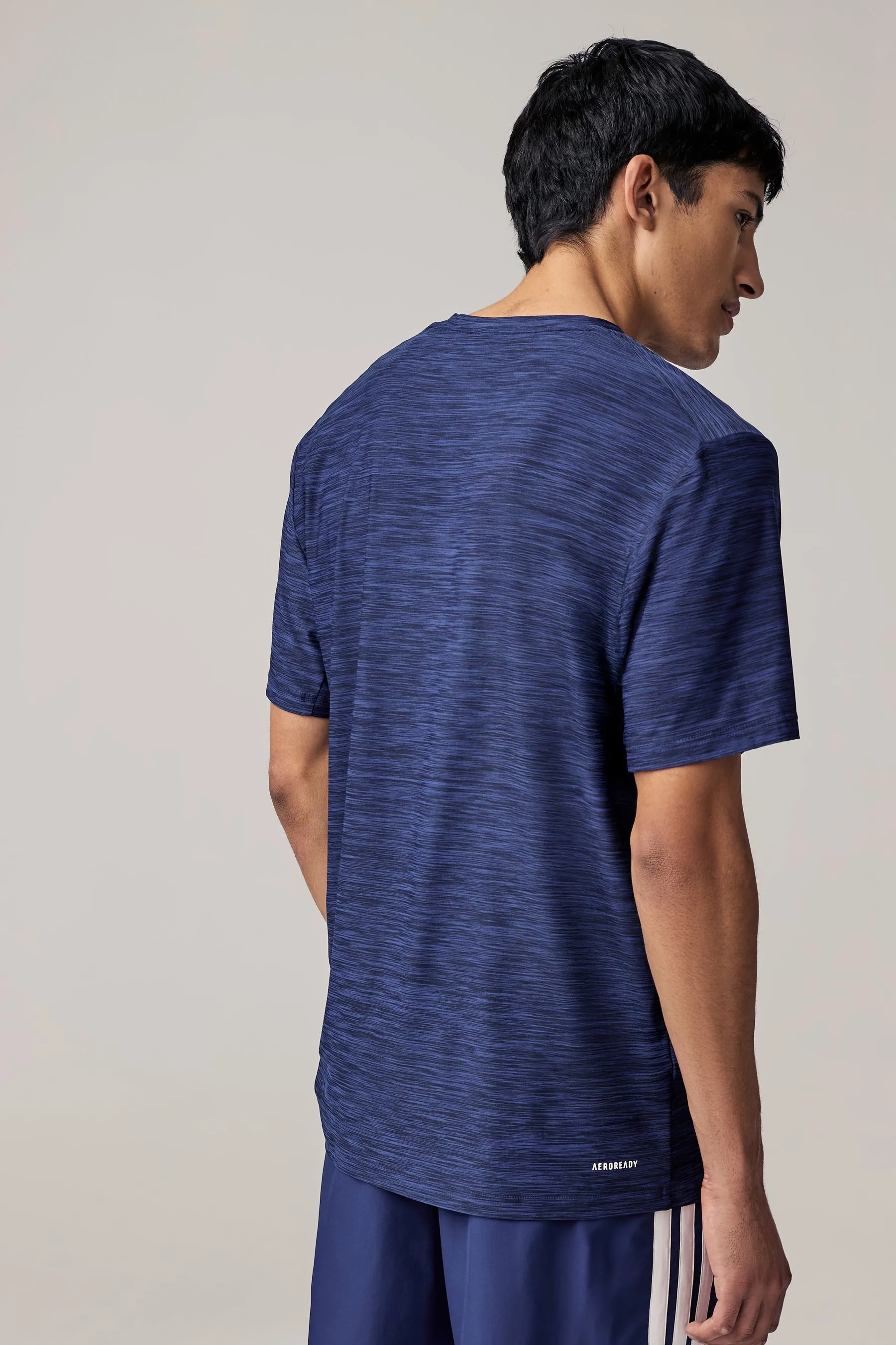 Adidas - Train Must-have - T-shirt elasticizzata per l'allenamento    