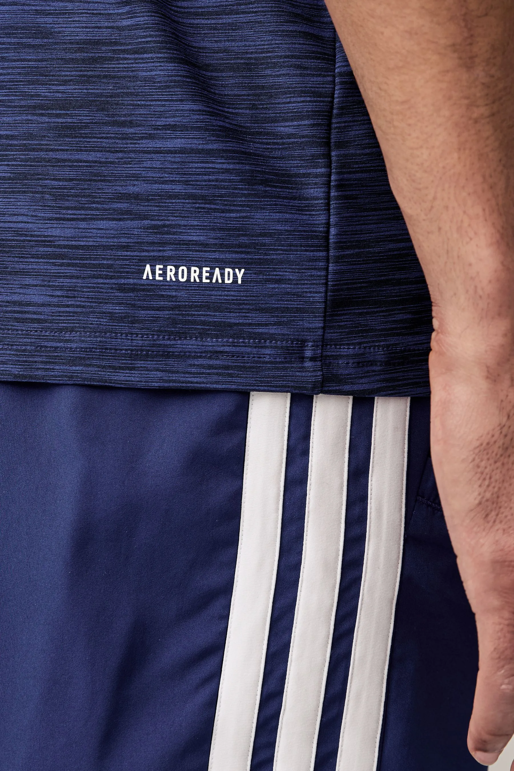 Adidas - Train Must-have - T-shirt elasticizzata per l'allenamento    