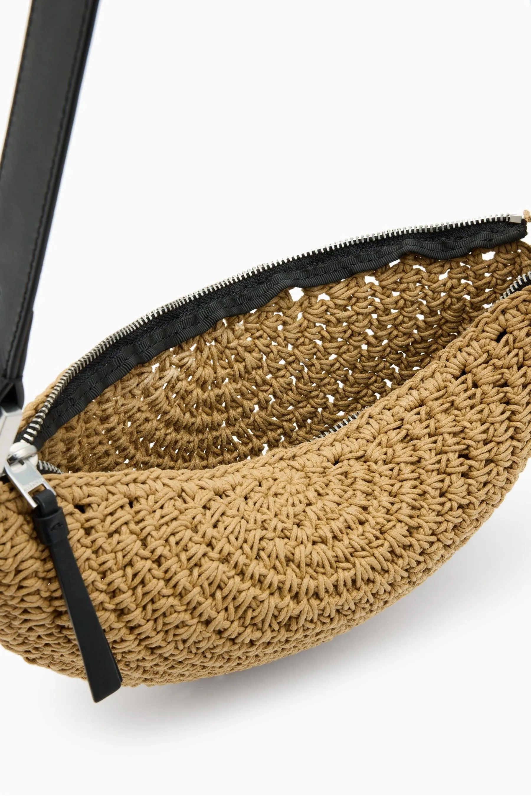 AllSaints - Borsa a tracolla a mezzaluna con nodo    