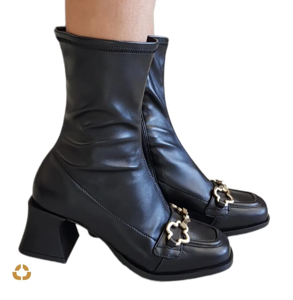 Apepazza Tronchetto Ecopelle color Nero con accessorio Oro tacco alto 6 cm. rif.676