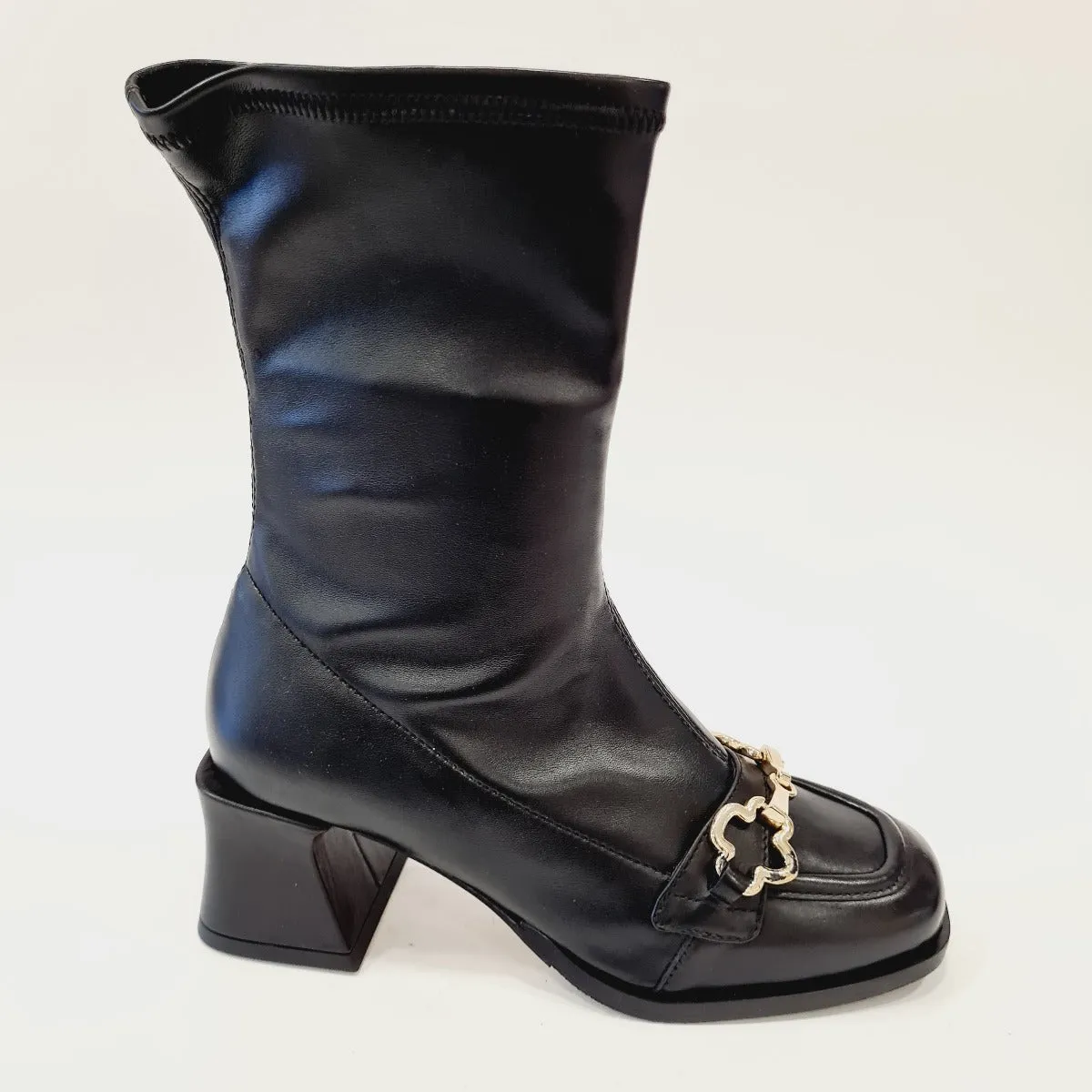 Apepazza Tronchetto Ecopelle color Nero con accessorio Oro tacco alto 6 cm. rif.676