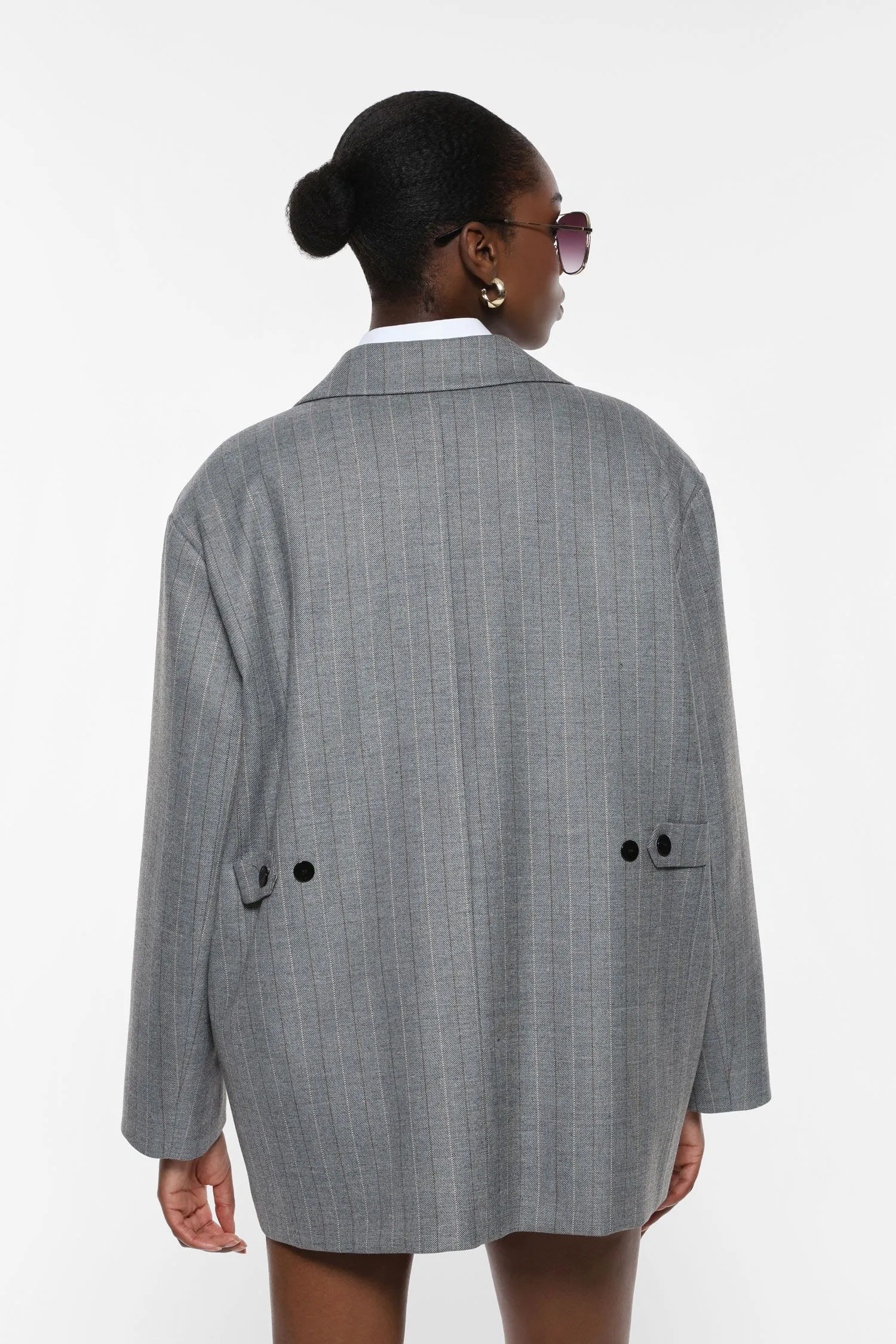  Blazer gessato con tasche a pattina     