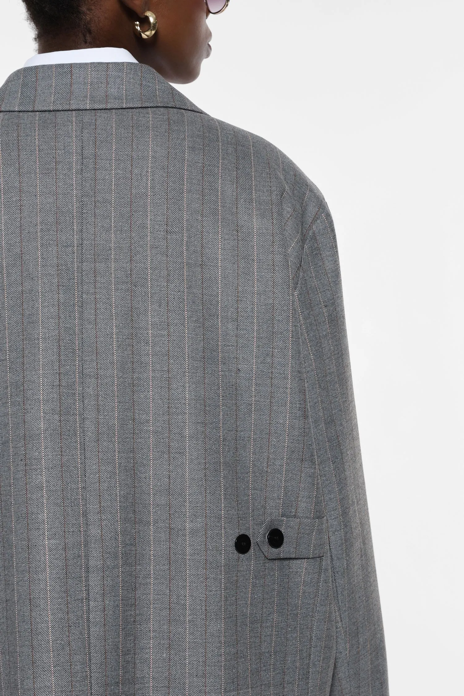  Blazer gessato con tasche a pattina     