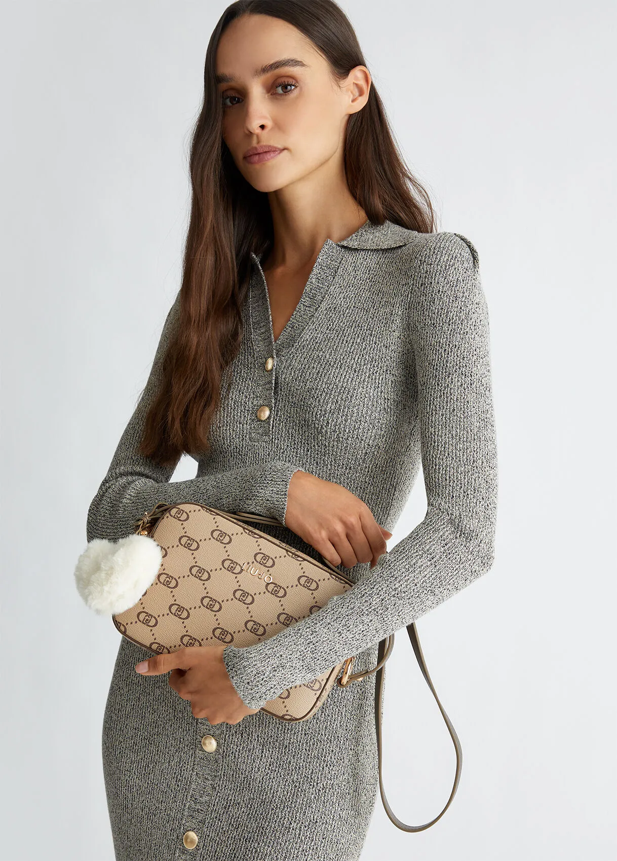 Borsa a tracolla con logo e charm
