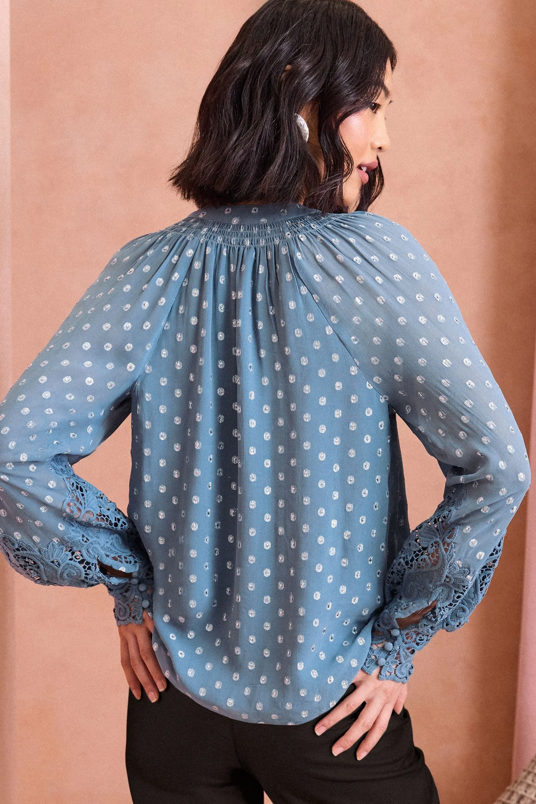 ENB | Love & Roses Scollo a V Metallico Lace Cuff Manica lunga Blouse    
