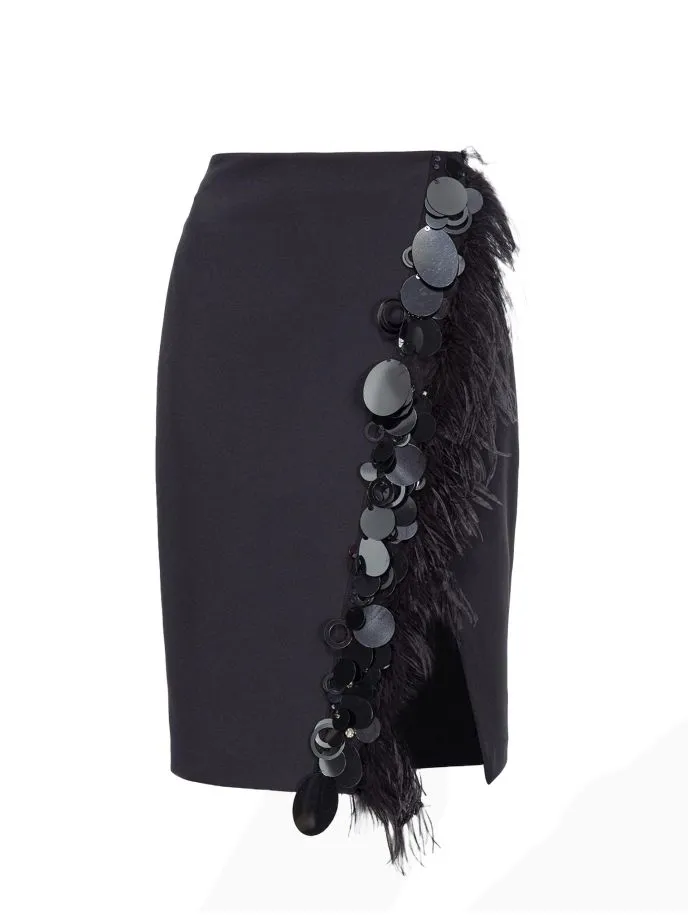 Gonna con paillettes e piume
