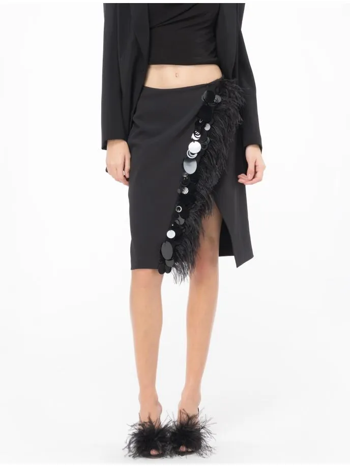 Gonna con paillettes e piume