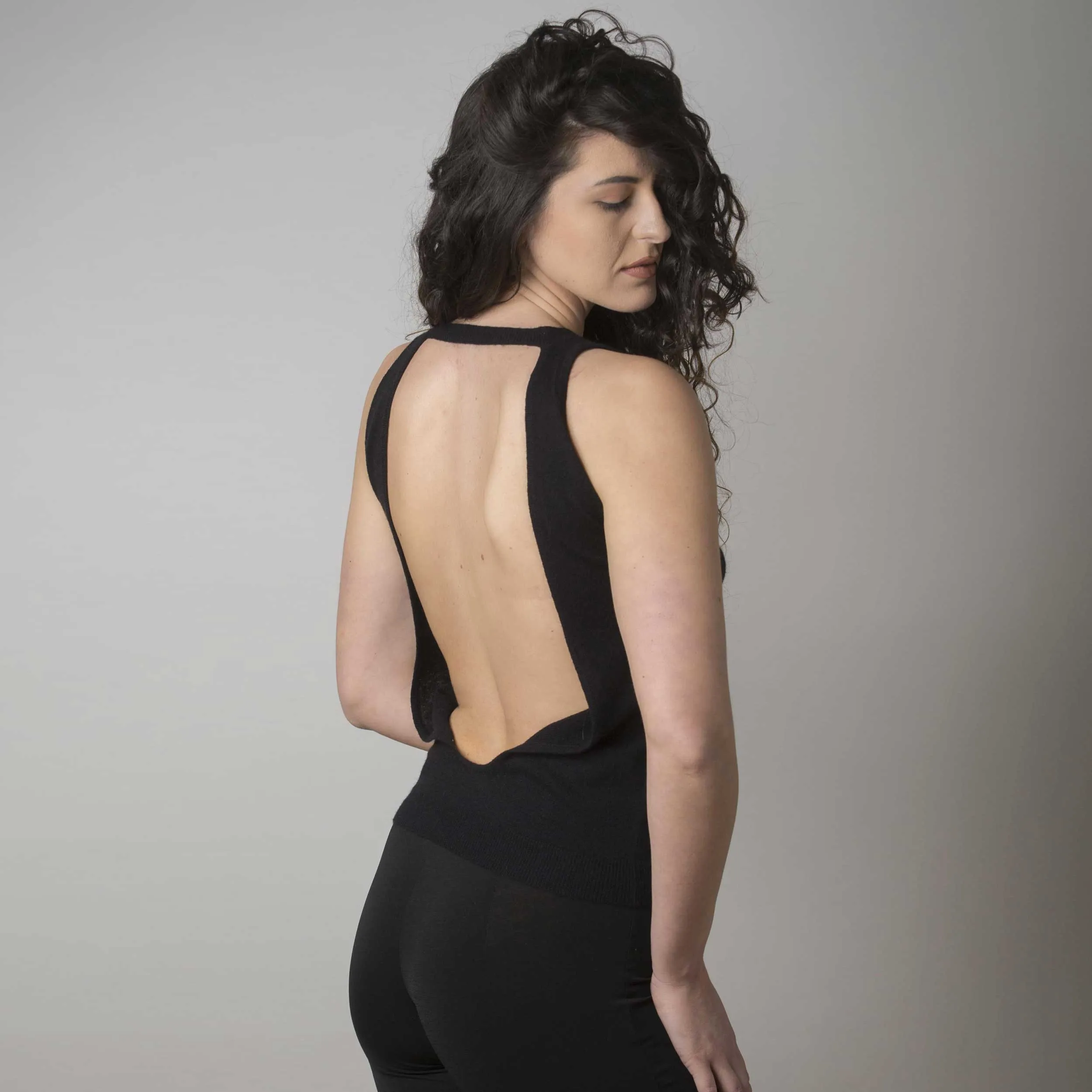 Maglia in Cashmere e Seta Nera Profonda Scollatura
