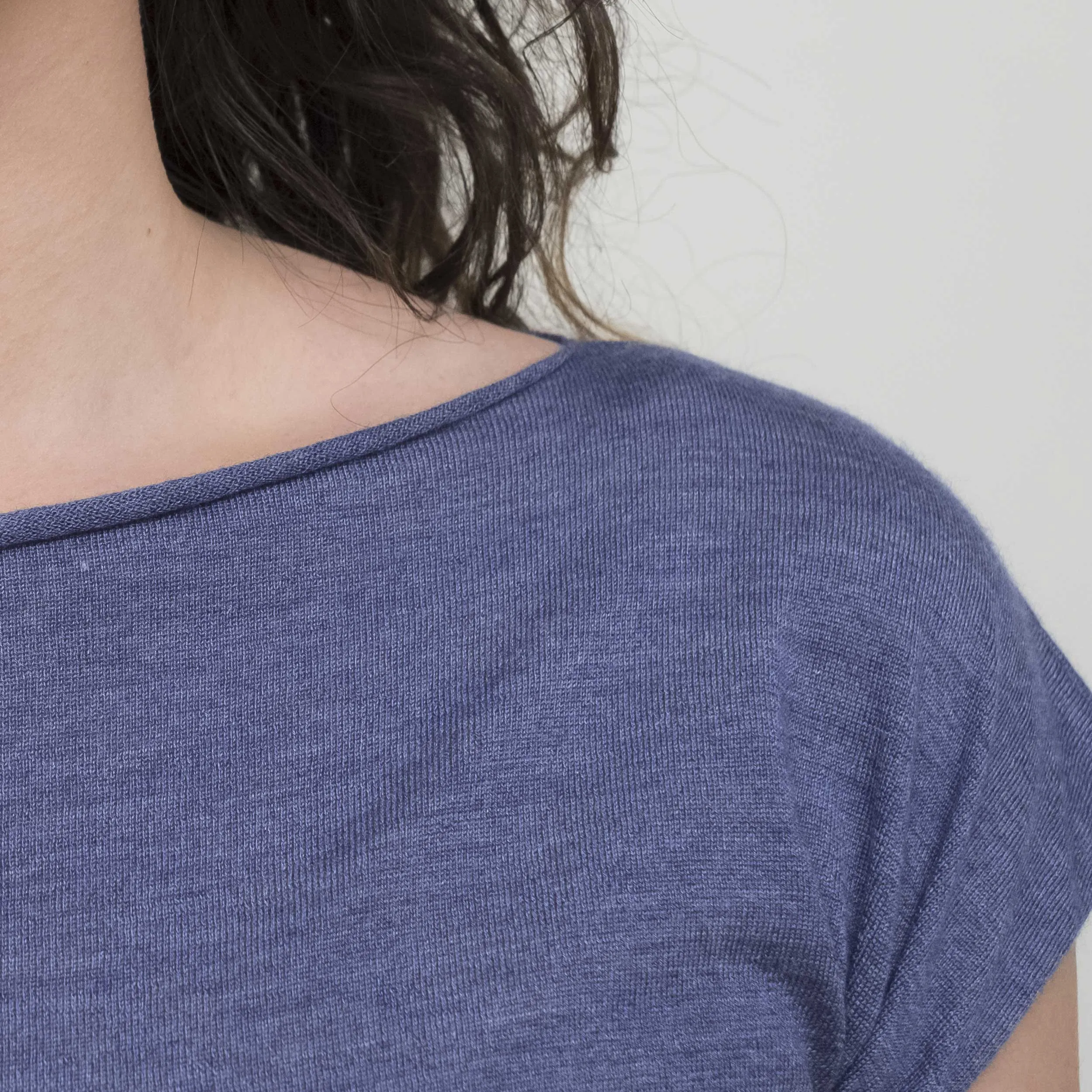 Maglia in Cashmere e Seta Scollo a Barca Ametista