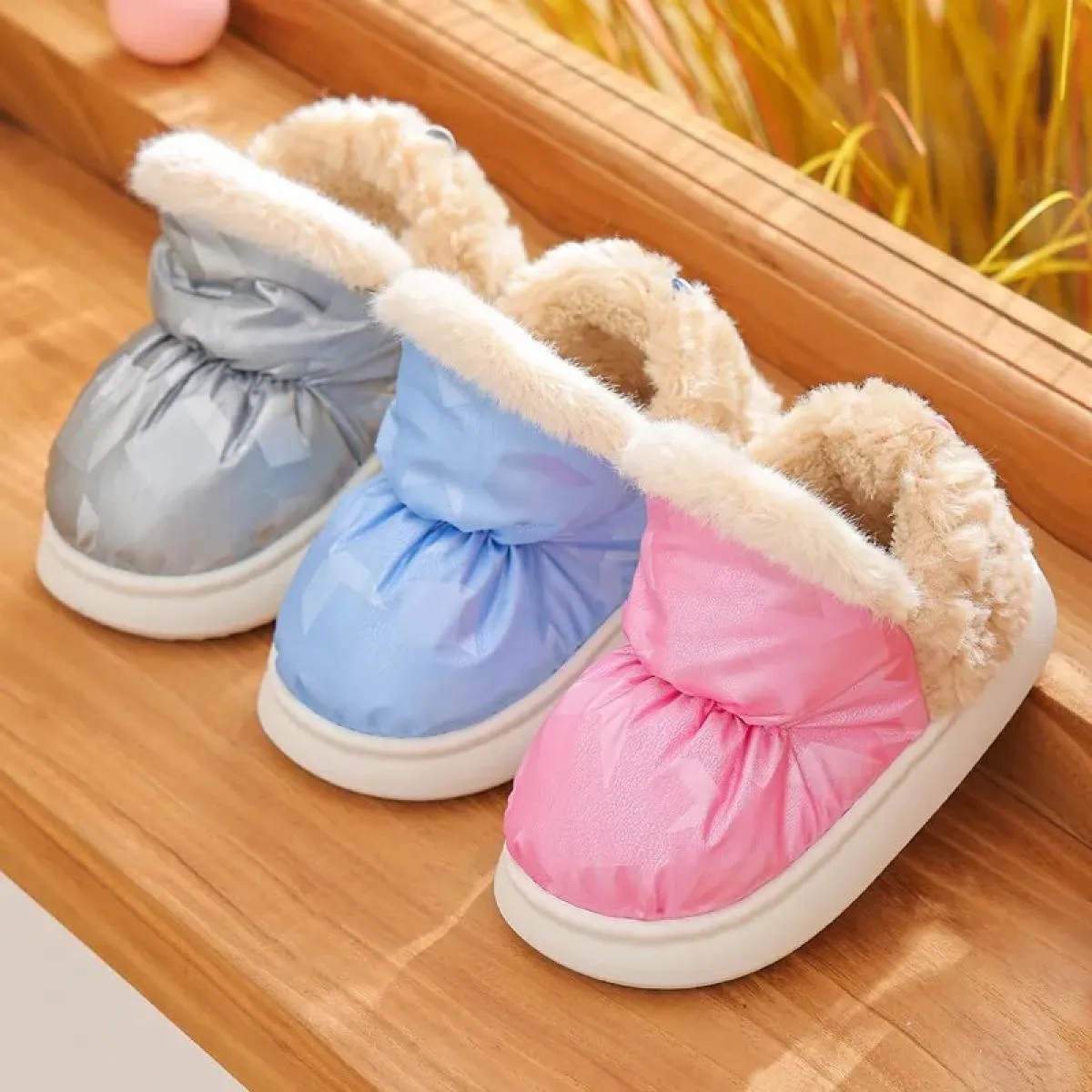 Nuove scarpe invernali in cotone 2024 per bambini moda stivaletti antiscivolo ragazzi ragazze calde scarpe primo camminatore per