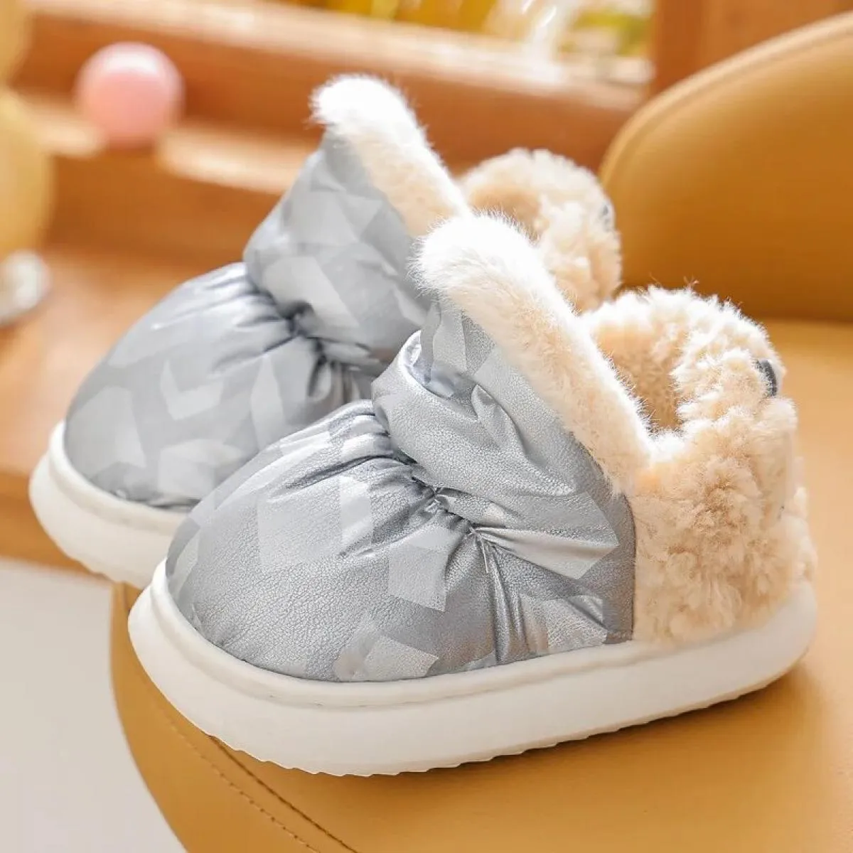 Nuove scarpe invernali in cotone 2024 per bambini moda stivaletti antiscivolo ragazzi ragazze calde scarpe primo camminatore per