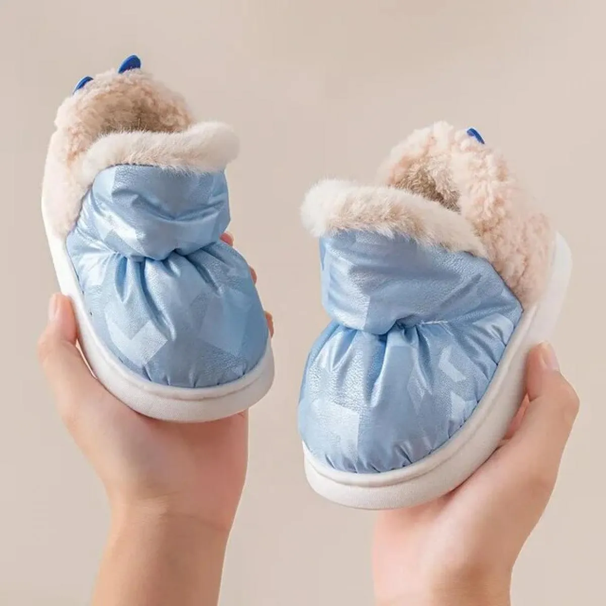Nuove scarpe invernali in cotone 2024 per bambini moda stivaletti antiscivolo ragazzi ragazze calde scarpe primo camminatore per
