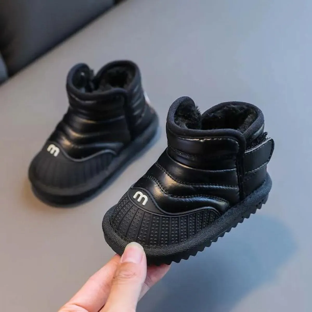 Nuovi stivali da neve per bambini invernali 2024 stivaletti alla moda stivali impermeabili in cotone antiscivolo ragazzi ragazze