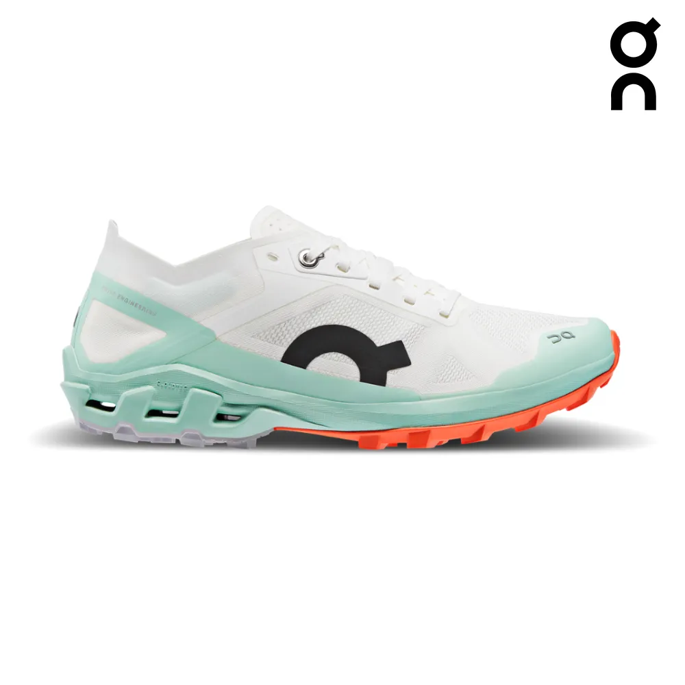 On Running Women Cloudventure Peak 3 - White