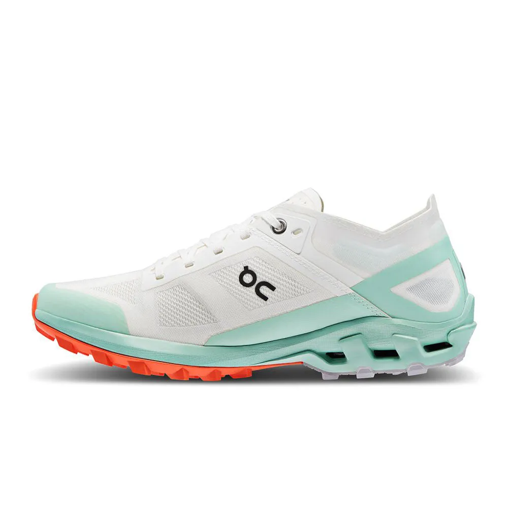 On Running Women Cloudventure Peak 3 - White
