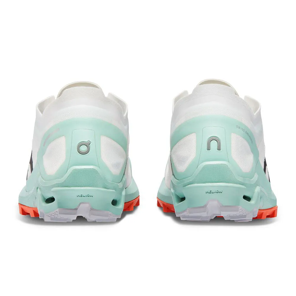 On Running Women Cloudventure Peak 3 - White