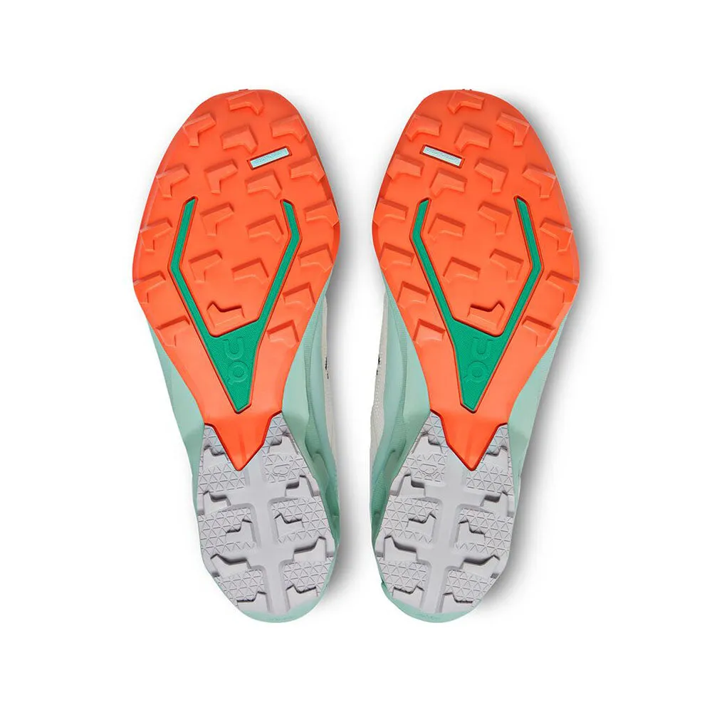 On Running Women Cloudventure Peak 3 - White