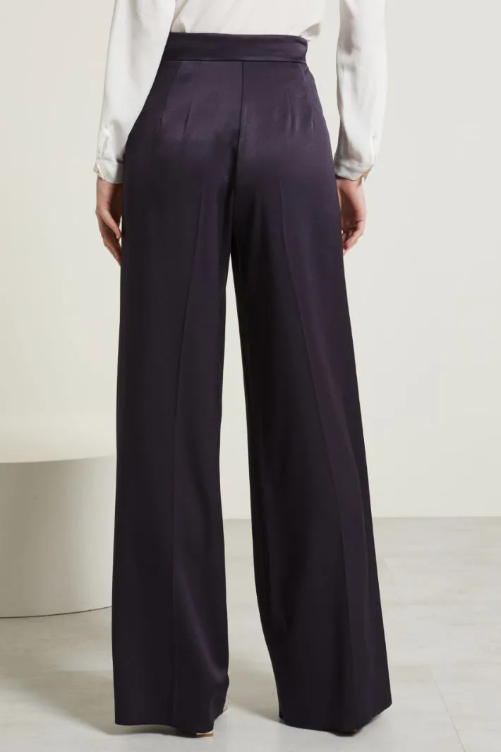 Pantaloni fluidi in raso
