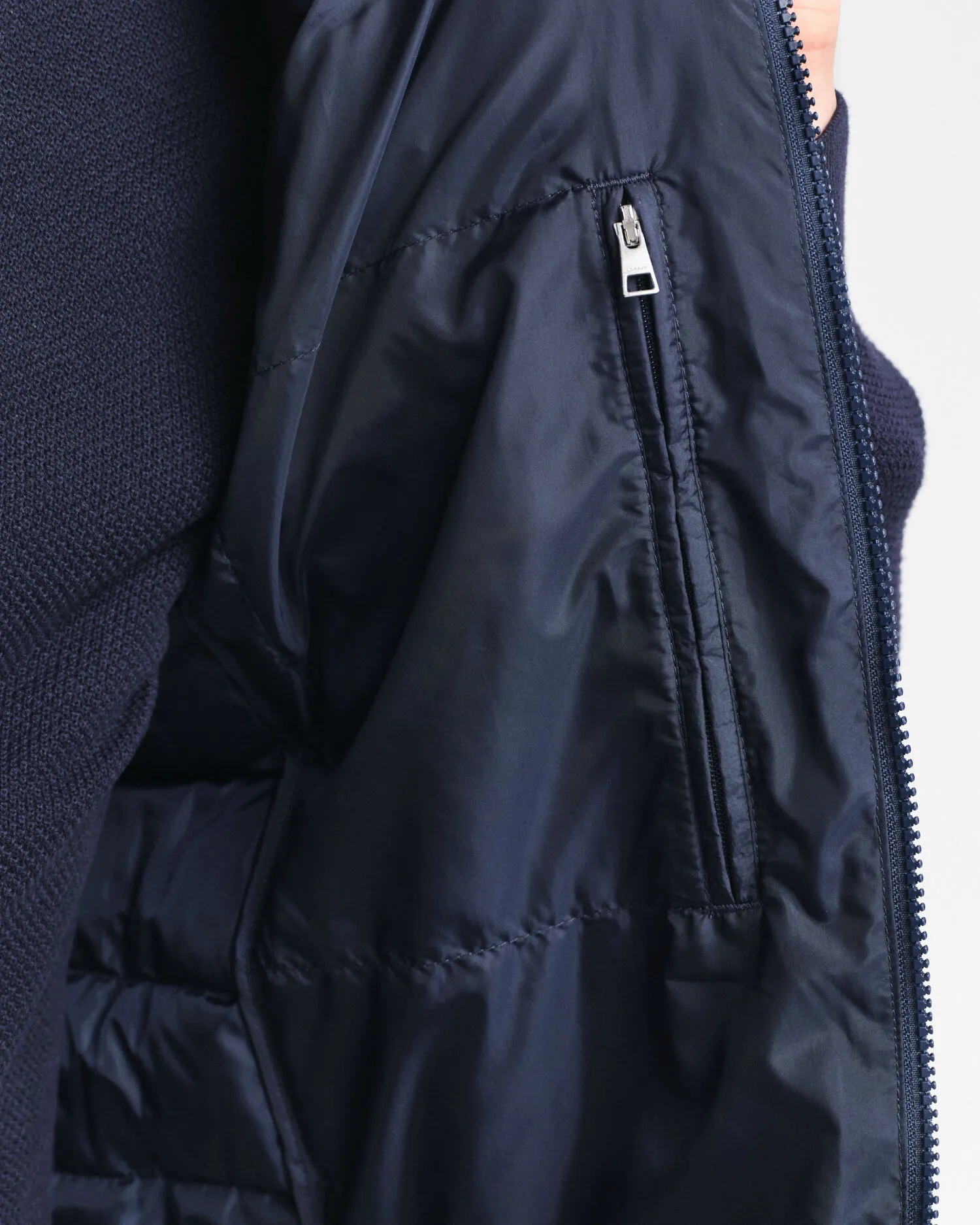 Piumino smanicato leggero    