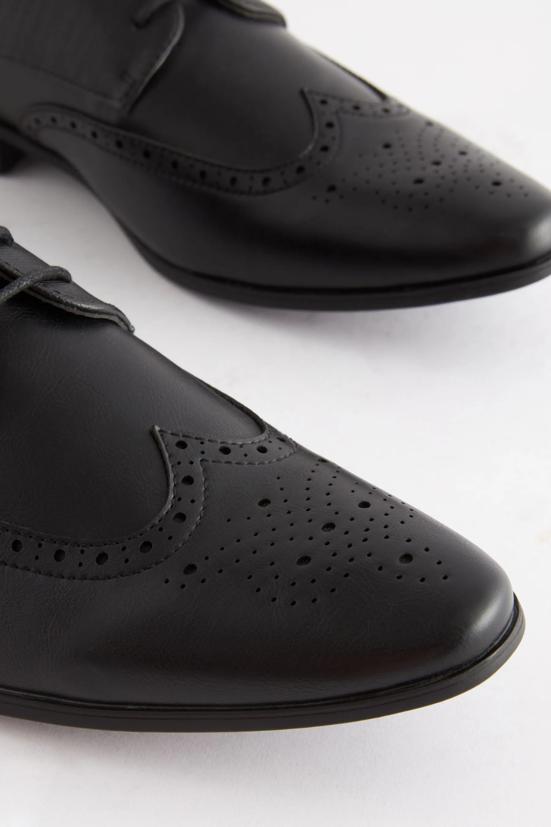Scarpe brogue a pianta larga    
