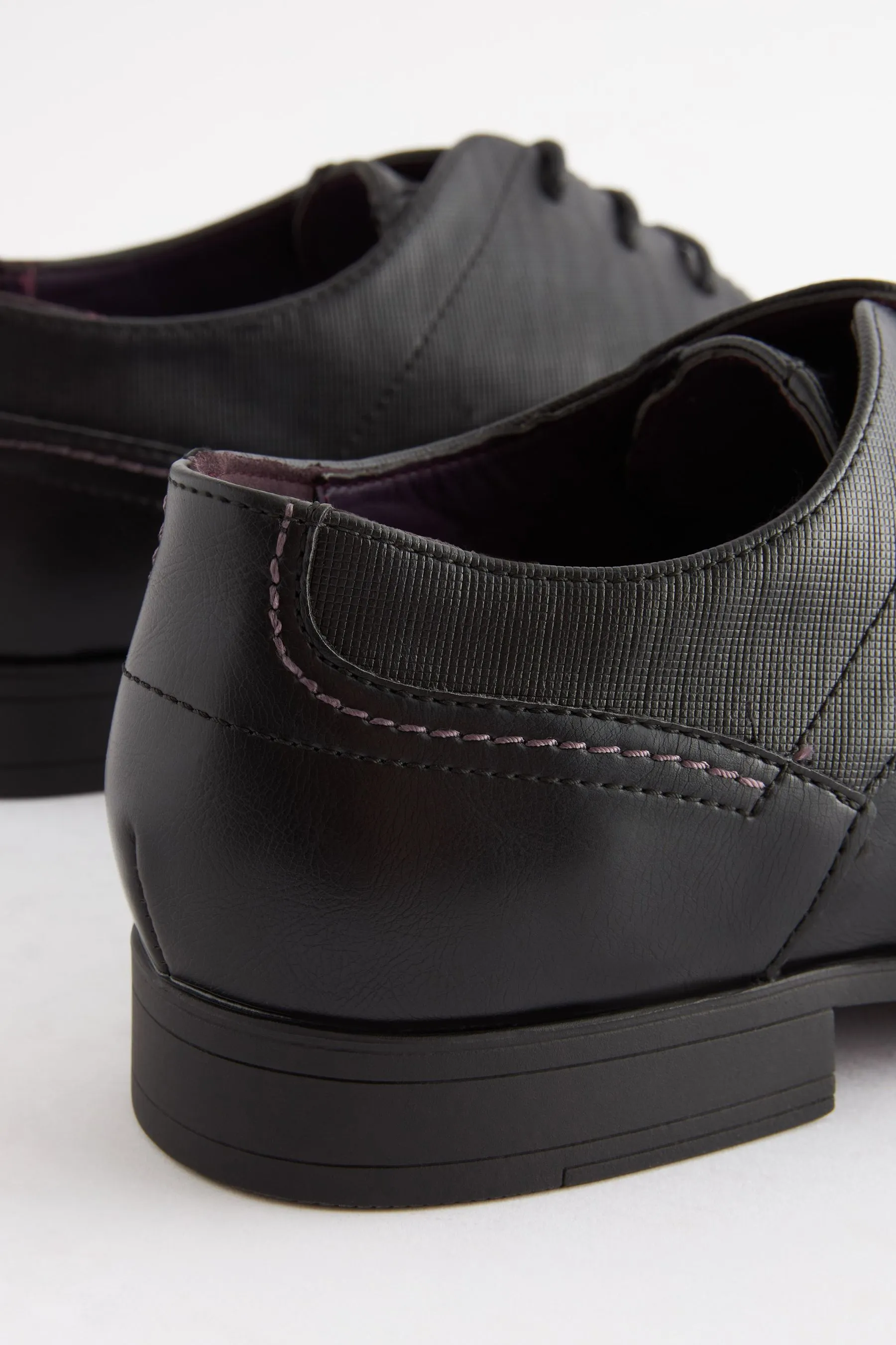 Scarpe brogue a pianta larga    