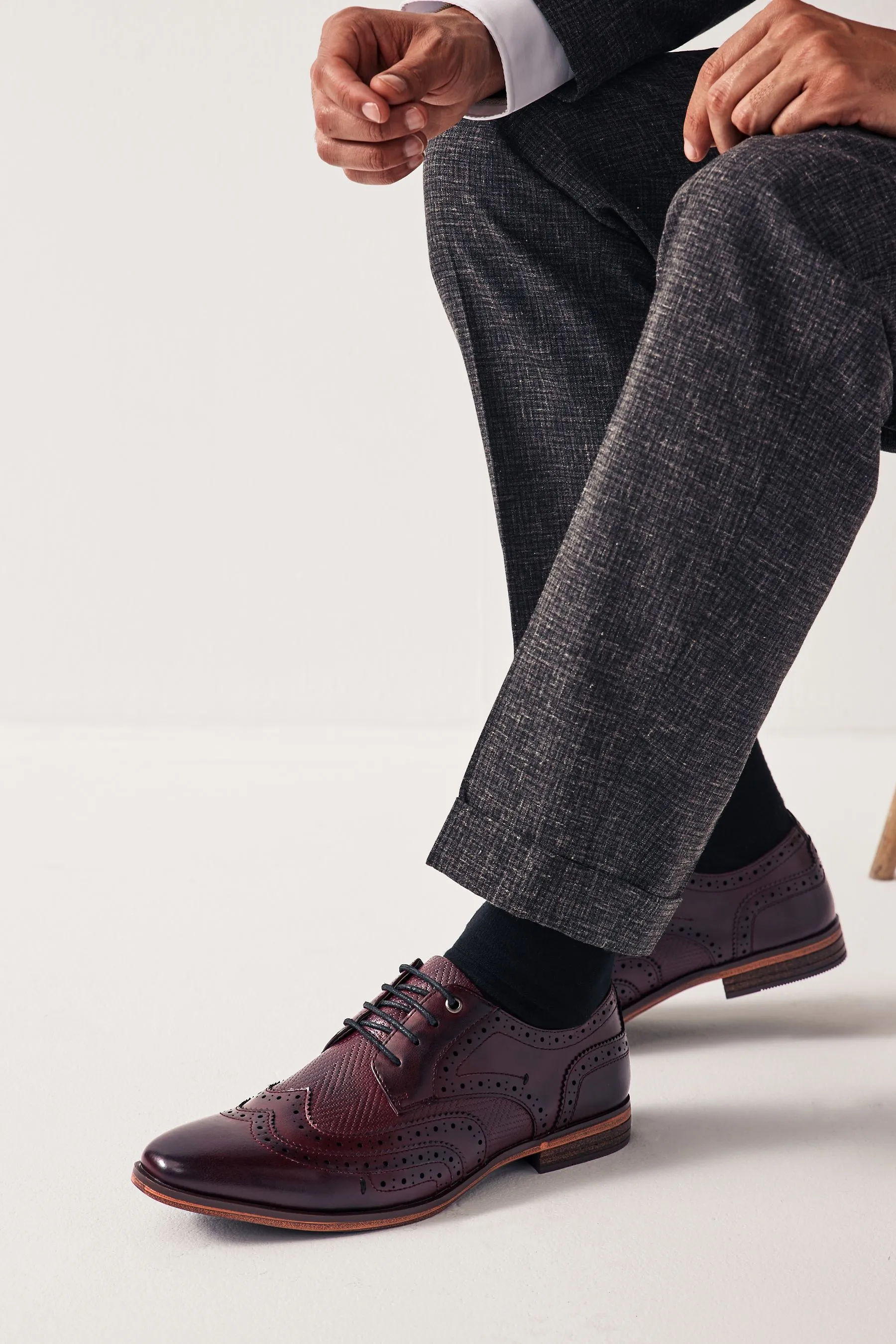 Scarpe brogue con due ali testurizzate    