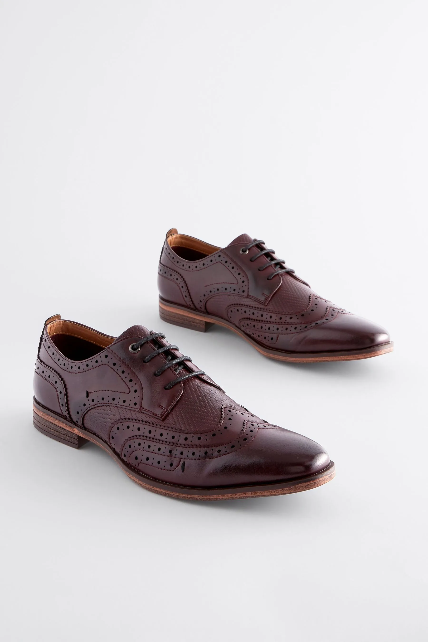 Scarpe brogue con due ali testurizzate    