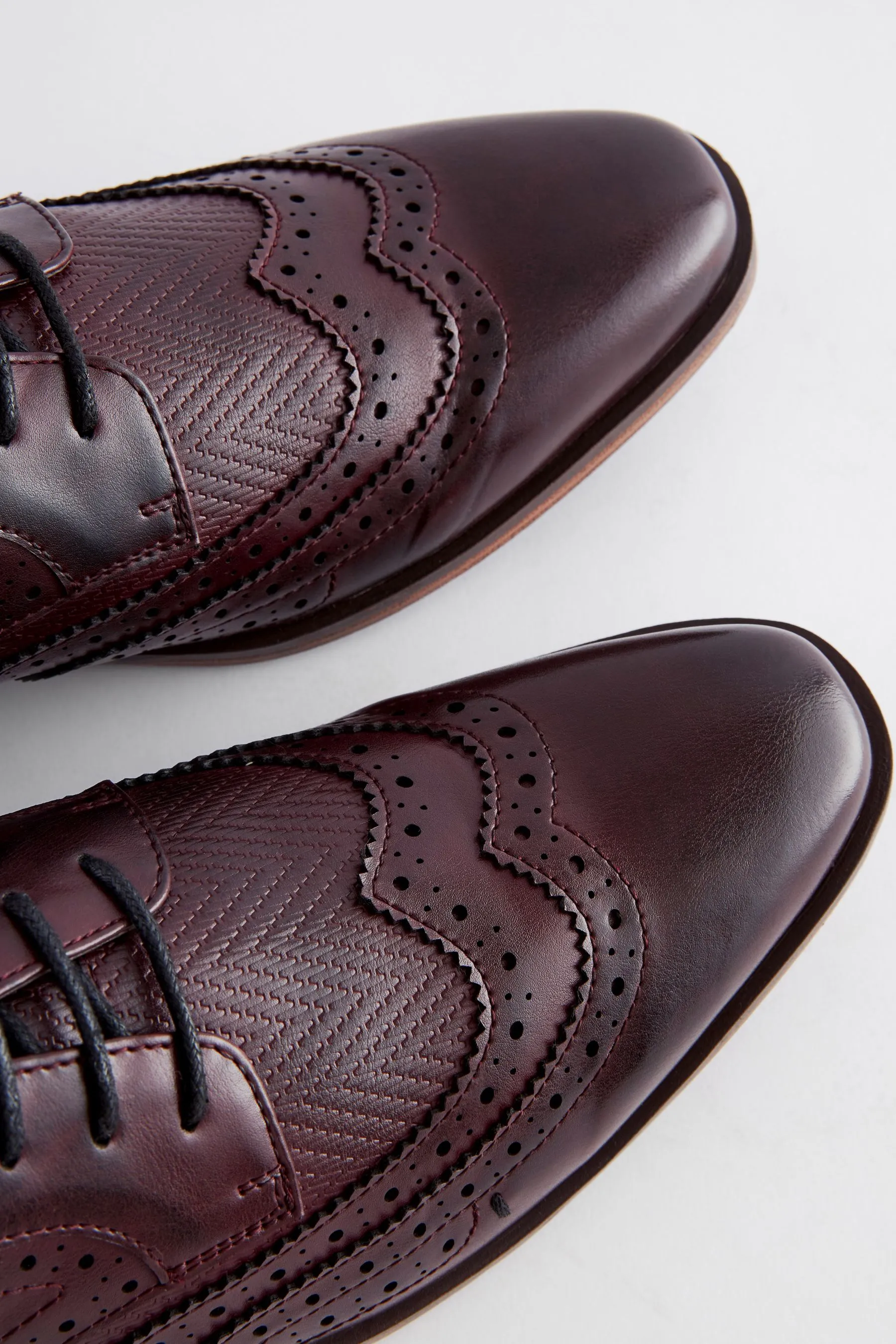 Scarpe brogue con due ali testurizzate    