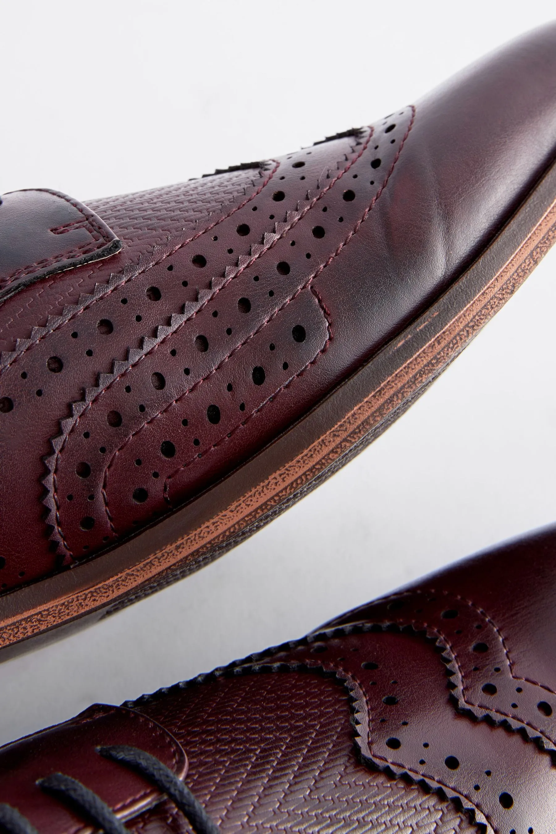 Scarpe brogue con due ali testurizzate    