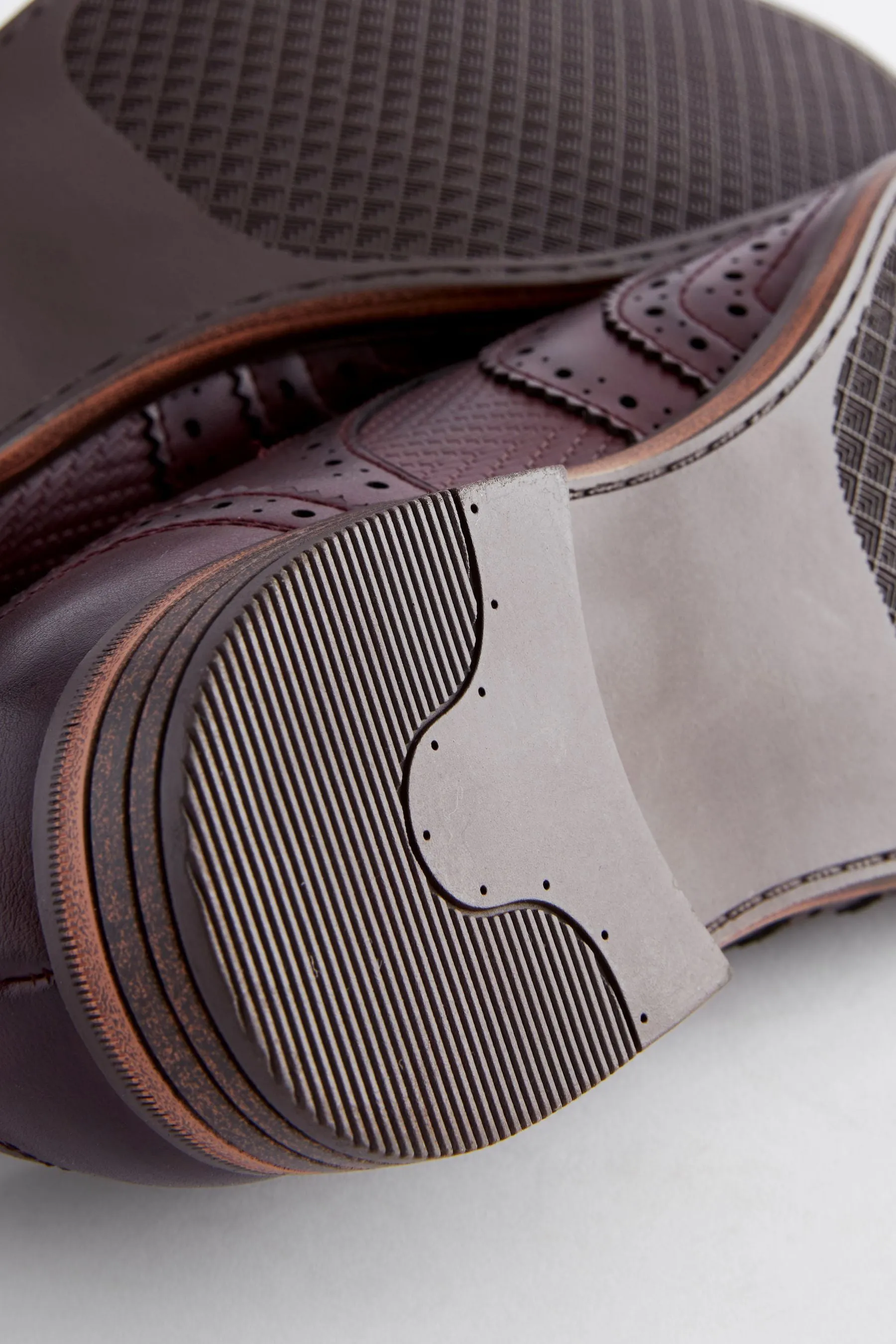 Scarpe brogue con due ali testurizzate    