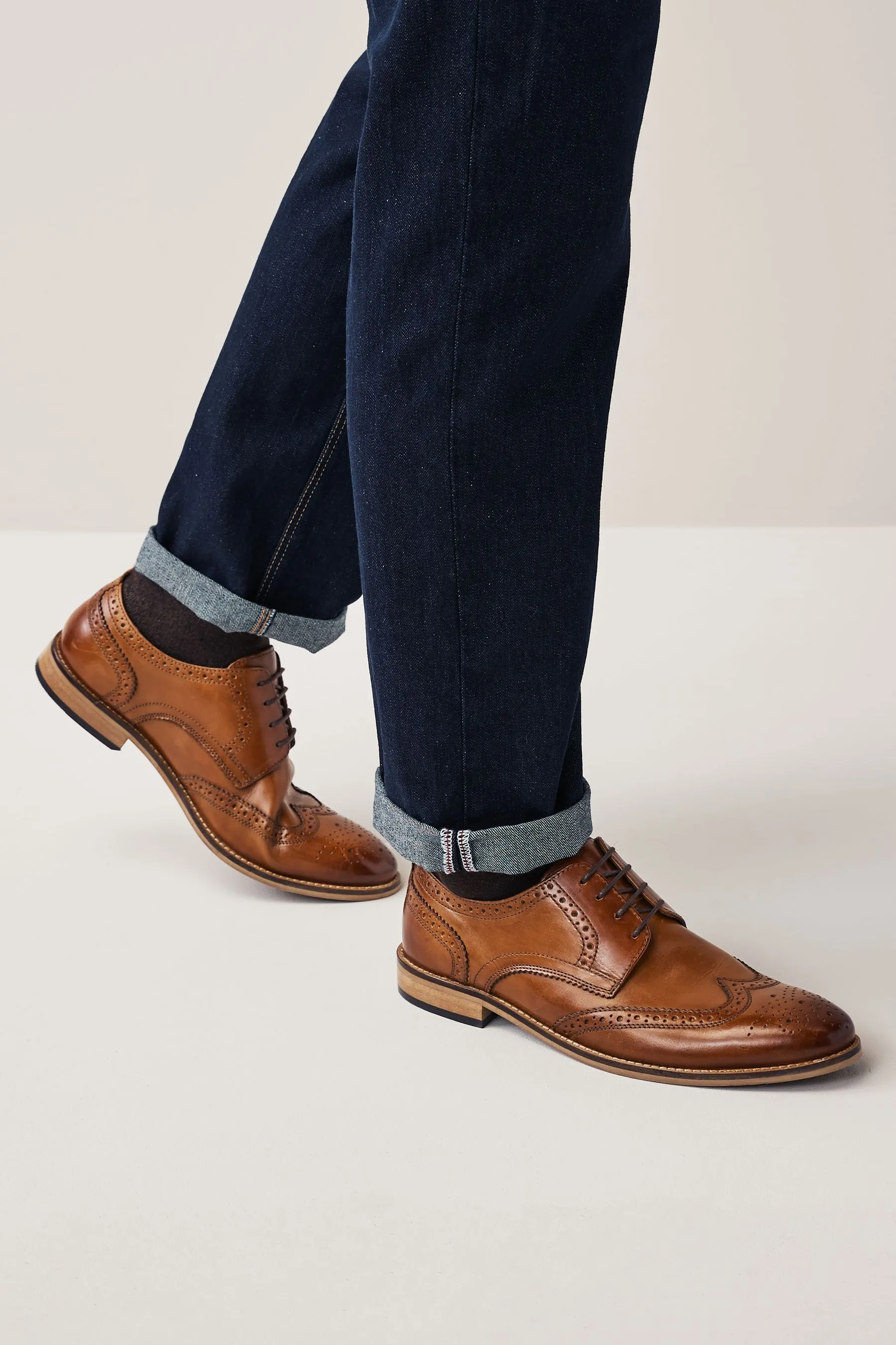 Scarpe brogue in pelle con suola a contrasto    
