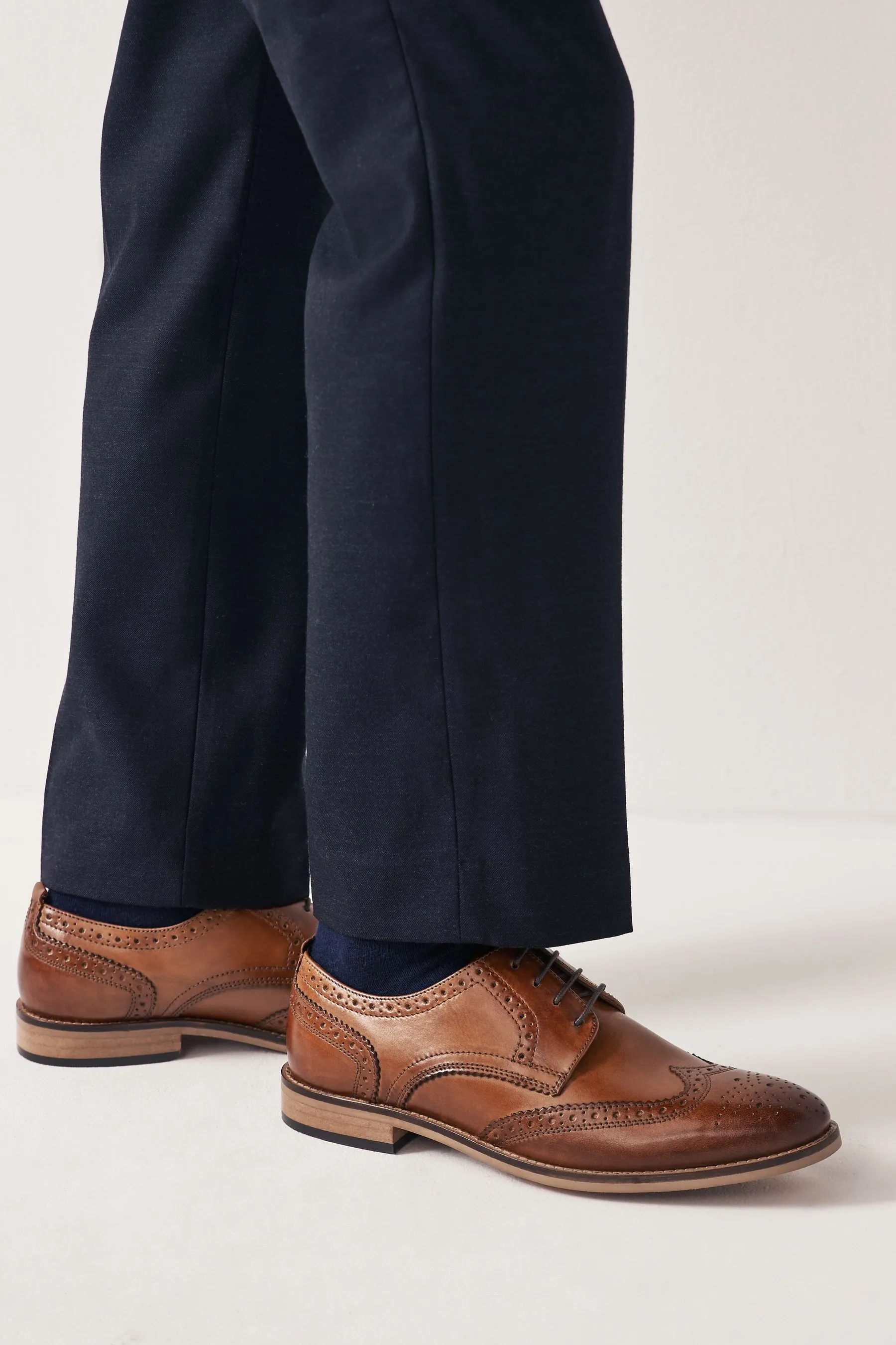 Scarpe brogue in pelle con suola a contrasto    