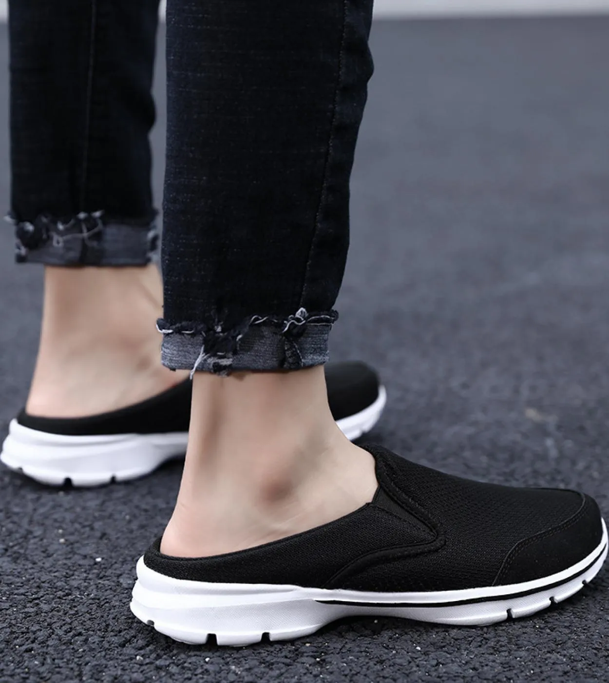 Scarpe casual da uomo New Summer Trend Mesh Traspirante Mezze scarpe da uomo Slip On Mezze pantofole nere Calzature maschili Cas