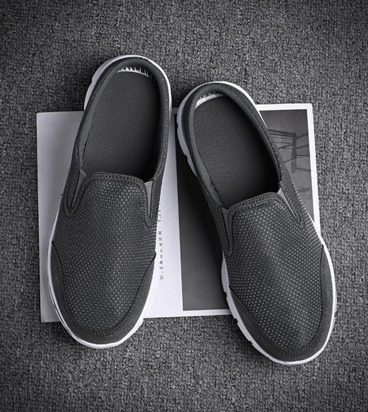 Scarpe casual da uomo New Summer Trend Mesh Traspirante Mezze scarpe da uomo Slip On Mezze pantofole nere Calzature maschili Cas