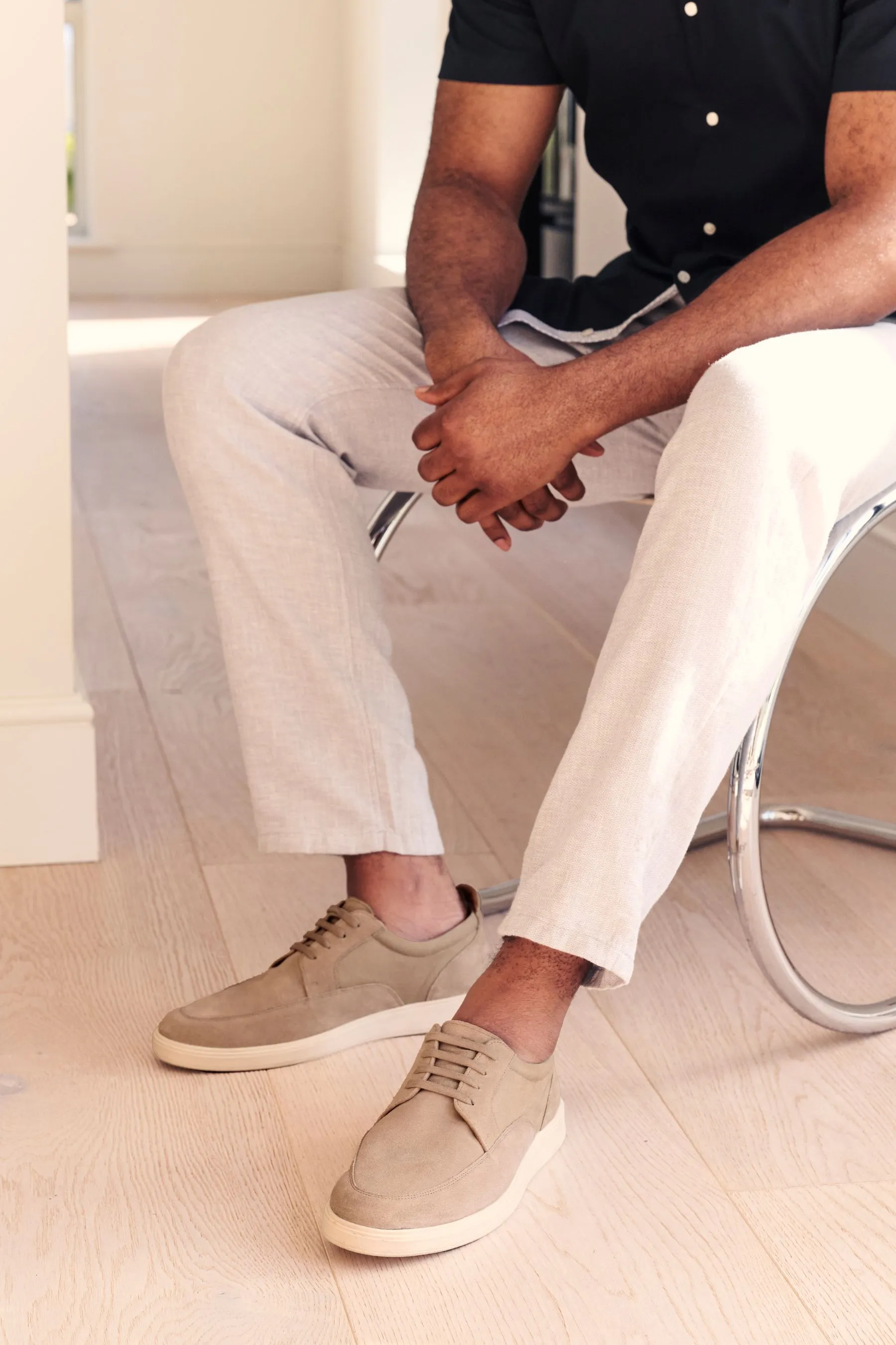 Scarpe casual scamosciata con suola sagomata    