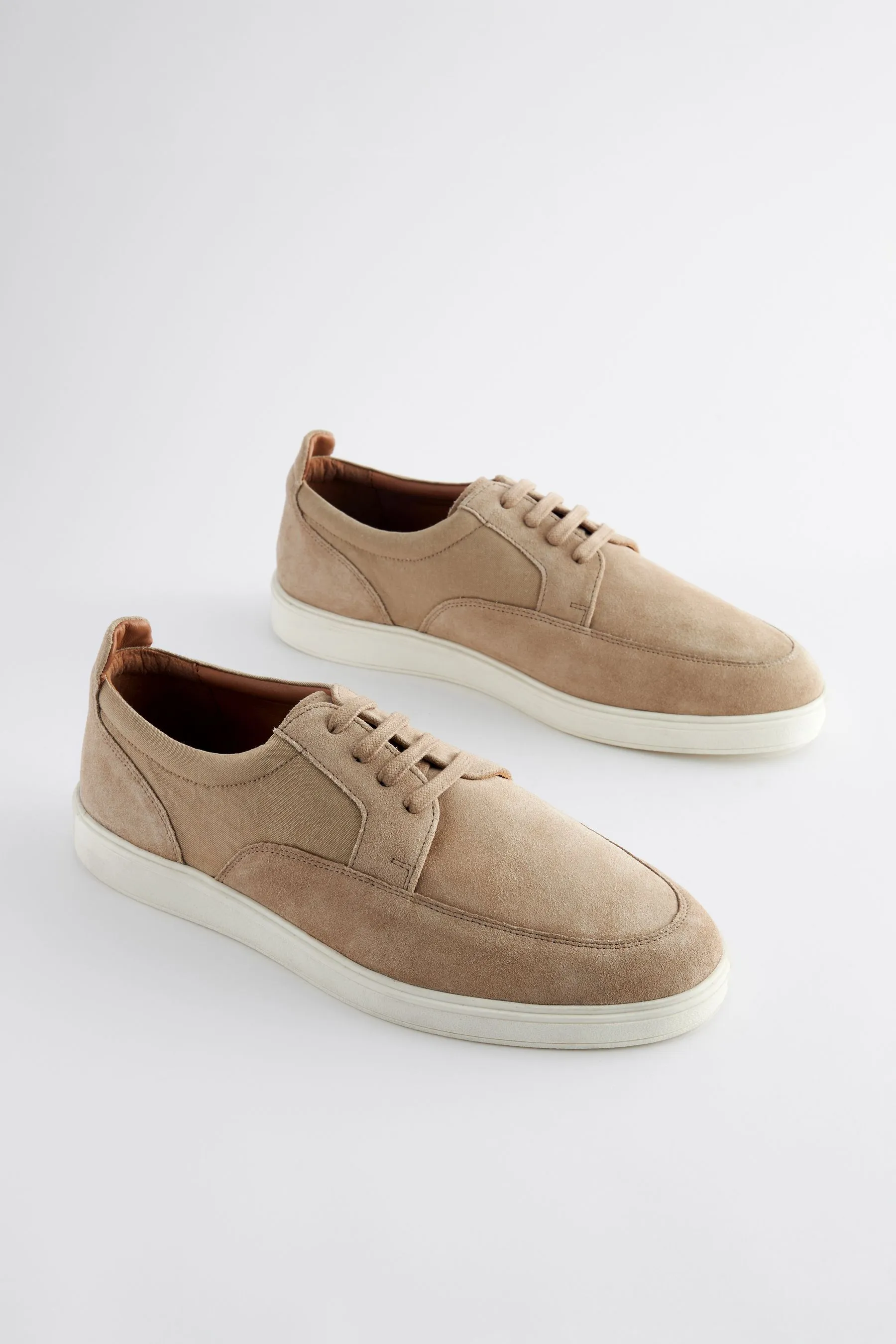 Scarpe casual scamosciata con suola sagomata    