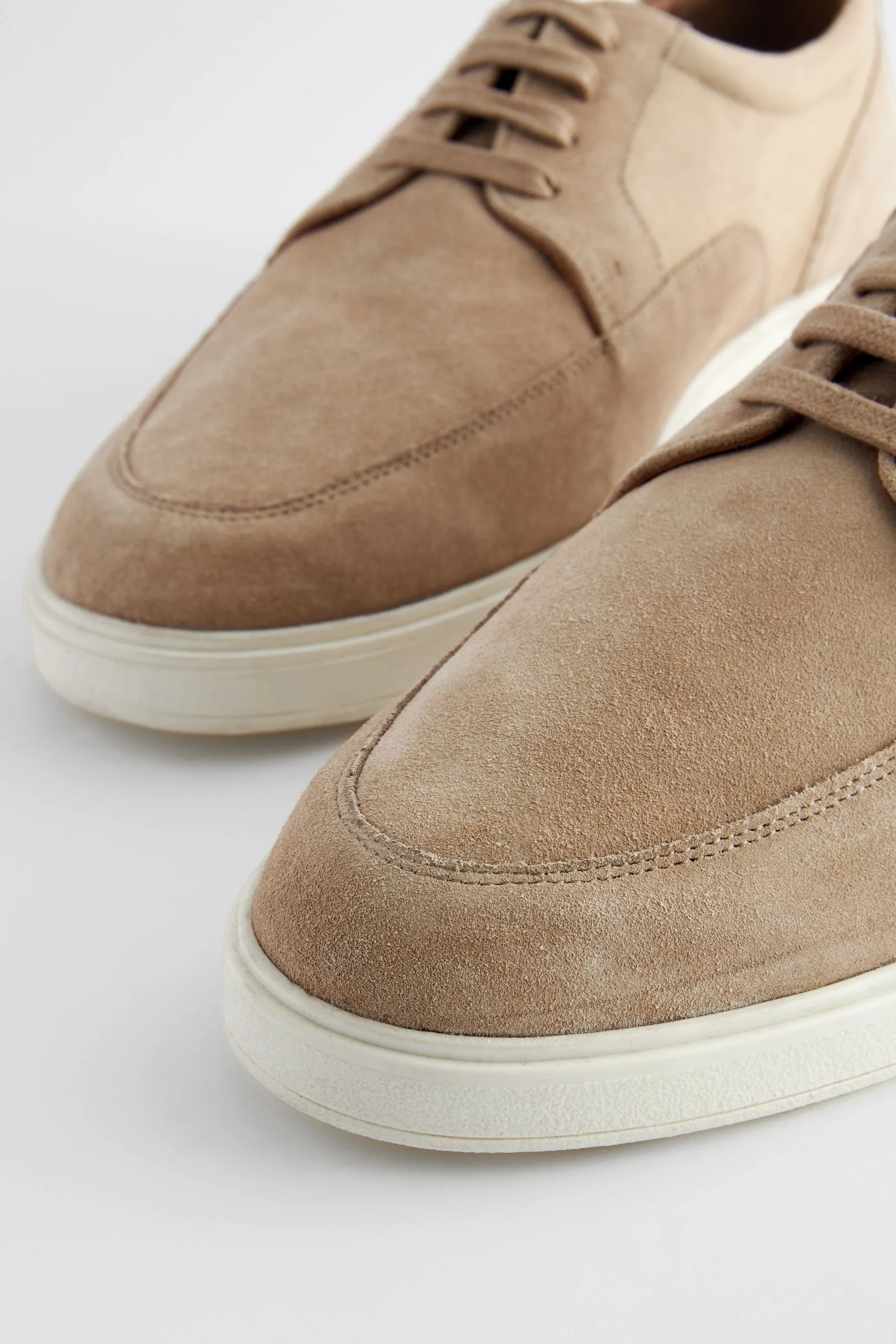 Scarpe casual scamosciata con suola sagomata    
