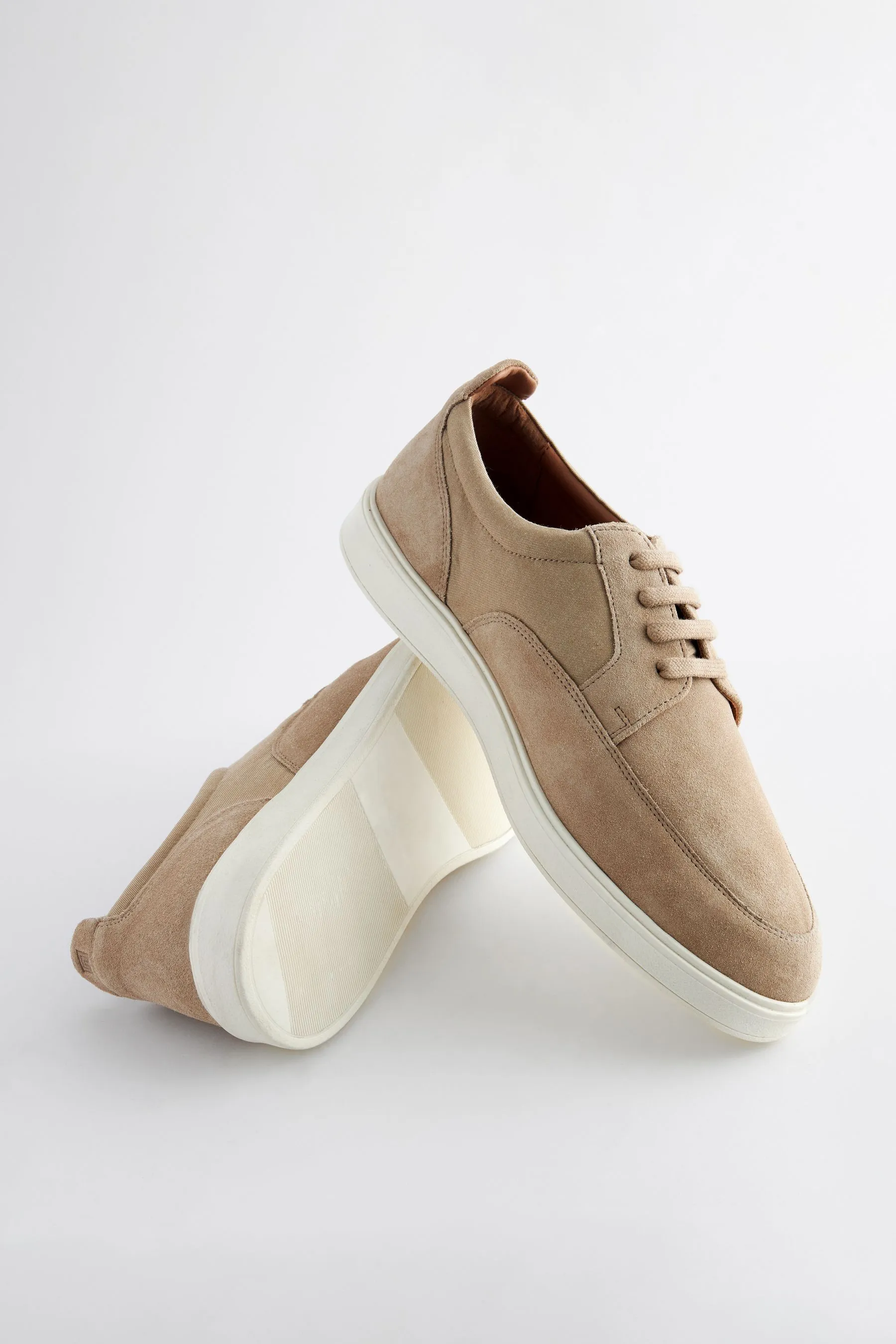 Scarpe casual scamosciata con suola sagomata    
