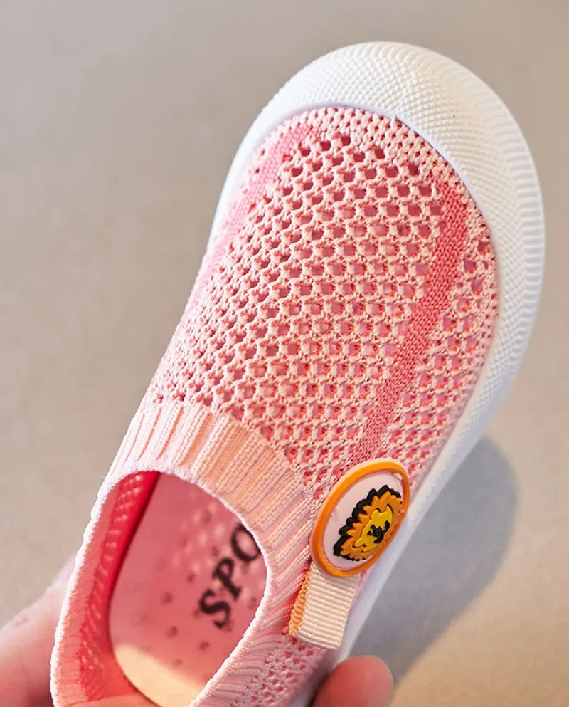 Scarpe da ginnastica slip-on traspiranti in maglia a mosca traspiranti per bambini fresche estive rosa e cachi