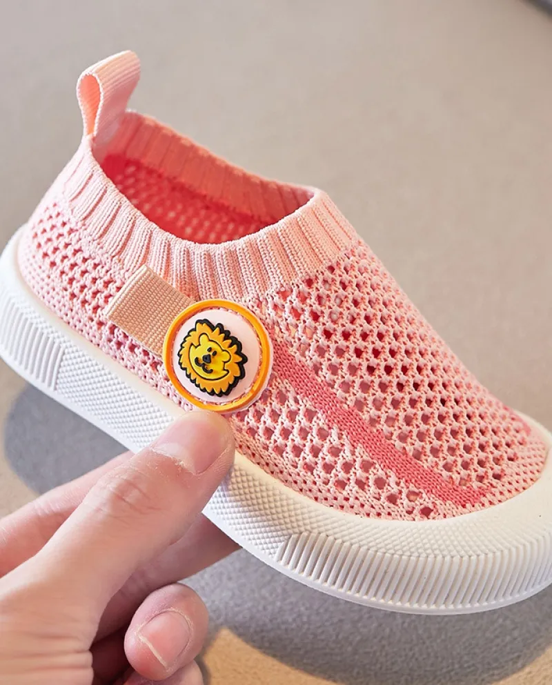 Scarpe da ginnastica slip-on traspiranti in maglia a mosca traspiranti per bambini fresche estive rosa e cachi